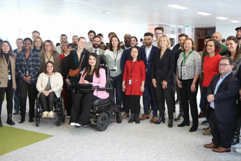 Les incubé de la première saison du Perqo avec Valérie Pécresse, la présidente de la Région Île-de-France à l'occasion de l'inauguration de l'incubateur à impact à Saint-Ouen à côté de Paris